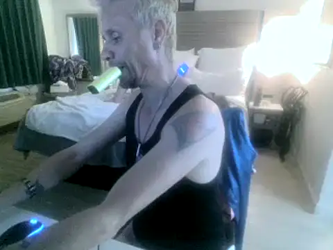 Snapshot of AQuickPhyx chatting on 02.03.25 AQuickPhyx online show from 02.03.25