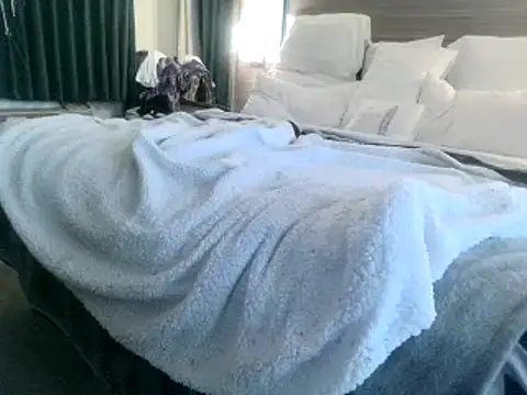 Snapshot of AQuickPhyx chatting on 02.04.25 AQuickPhyx online show from 02.04.25