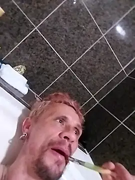 Snapshot of AQuickPhyx chatting on 02.14.25 AQuickPhyx online show from 02.14.25