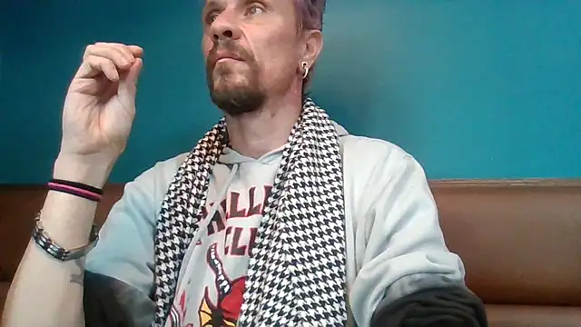 Snapshot of AQuickPhyx chatting on 03.14.25 AQuickPhyx online show from 03.14.25