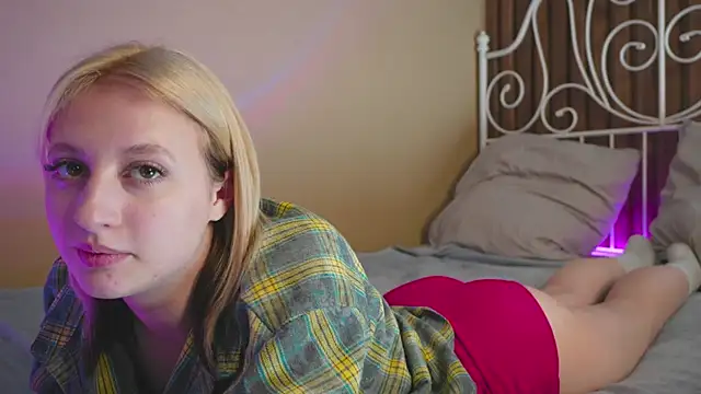 Snapshot of milasmiu chatting on 01.11.25 milasmiu online show from 01.11.25