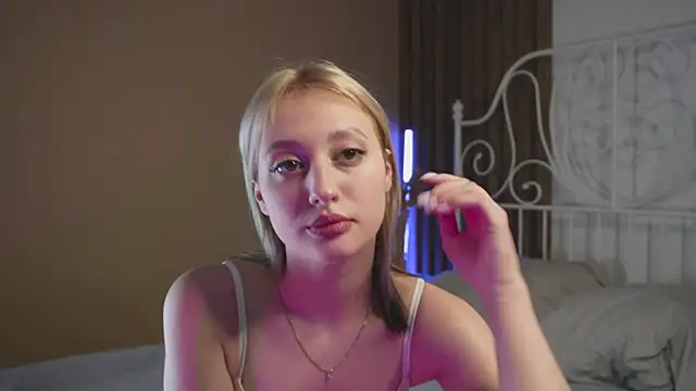 Snapshot of milasmiu chatting on 01.25.25 milasmiu online show from 01.25.25