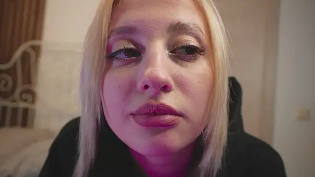 Snapshot of milasmiu chatting on 01.25.25 milasmiu online show from 01.25.25