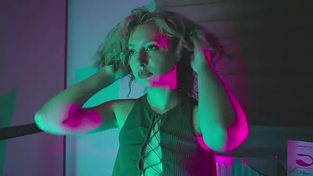 Snapshot of milasmiu chatting on 01.28.25 milasmiu online show from 01.28.25