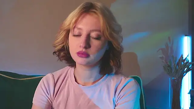 Snapshot of milasmiu chatting on 02.05.25 milasmiu online show from 02.05.25