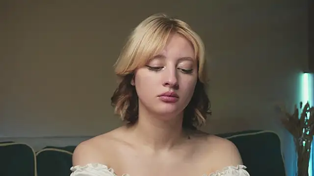 Snapshot of milasmiu chatting on 02.08.25 milasmiu online show from 02.08.25