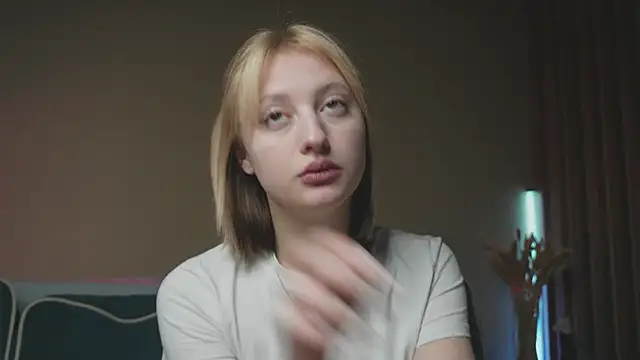 Snapshot of milasmiu chatting on 02.11.25 milasmiu online show from 02.11.25