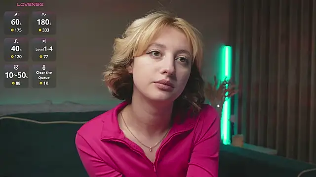 Snapshot of milasmiu chatting on 02.12.25 milasmiu online show from 02.12.25