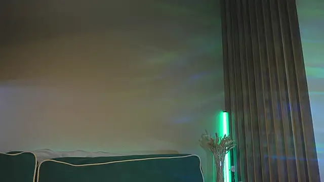 Snapshot of milasmiu chatting on 02.12.25 milasmiu online show from 02.12.25