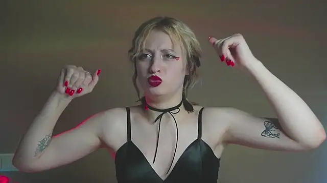 Snapshot of milasmiu chatting on 02.14.25 milasmiu online show from 02.14.25