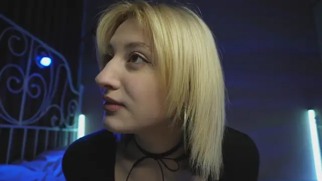 Snapshot of milasmiu chatting on 02.15.25 milasmiu online show from 02.15.25