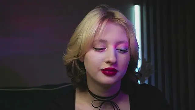 Snapshot of milasmiu chatting on 02.17.25 milasmiu online show from 02.17.25