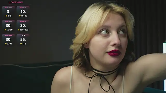 Snapshot of milasmiu chatting on 02.17.25 milasmiu online show from 02.17.25