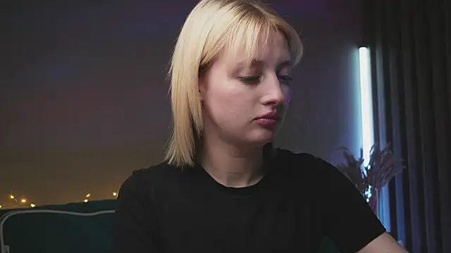 Snapshot of milasmiu chatting on 02.18.25 milasmiu online show from 02.18.25