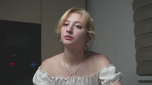 Snapshot of milasmiu chatting on 02.20.25 milasmiu online show from 02.20.25