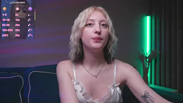 Snapshot of milasmiu chatting on 03.04.25 milasmiu online show from 03.04.25