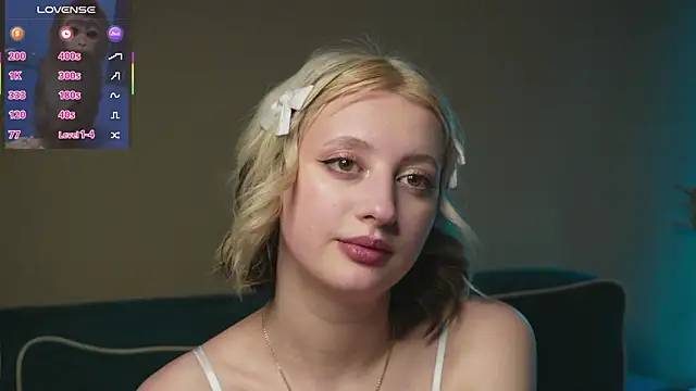 Snapshot of milasmiu chatting on 03.08.25 milasmiu online show from 03.08.25