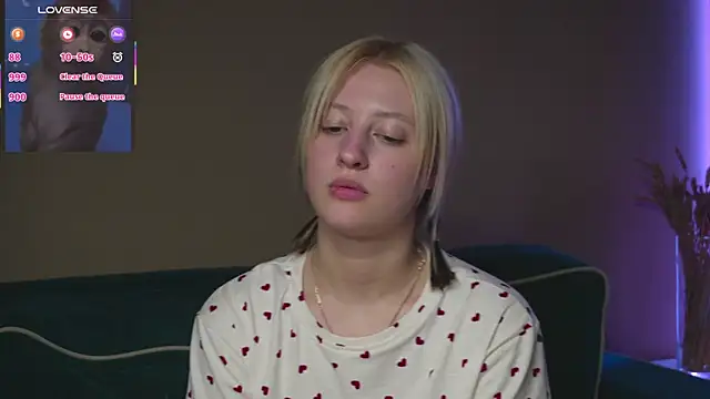 Snapshot of milasmiu chatting on 03.09.25 milasmiu online show from 03.09.25