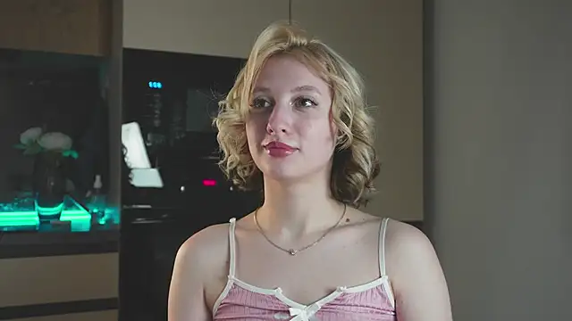 Snapshot of milasmiu chatting on 03.14.25 milasmiu online show from 03.14.25