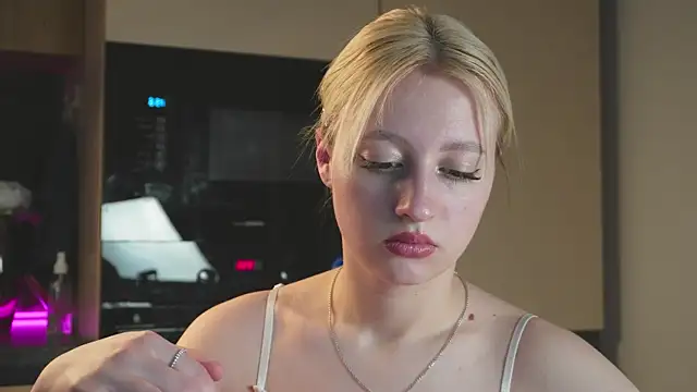 Snapshot of milasmiu chatting on 03.15.25 milasmiu online show from 03.15.25