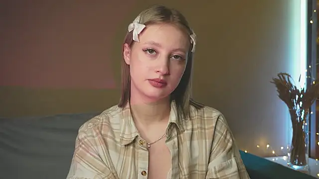 Snapshot of milasmiu chatting on 03.21.25 milasmiu online show from 03.21.25