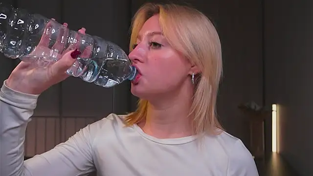 Snapshot of milasmiu chatting on 09.10.25 milasmiu online show from 09.10.25