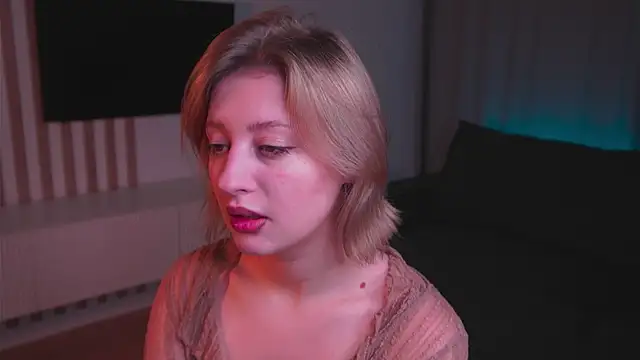 Snapshot of milasmiu chatting on 11.26.25 milasmiu online show from 11.26.25