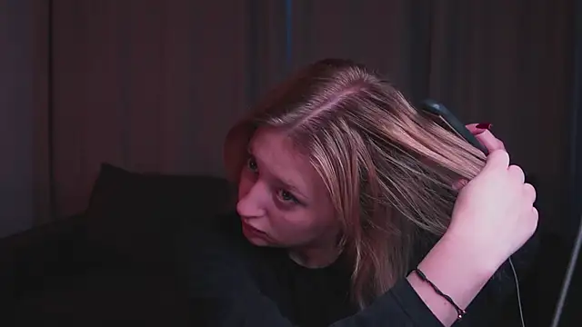 Snapshot of milasmiu chatting on 11.27.25 milasmiu online show from 11.27.25