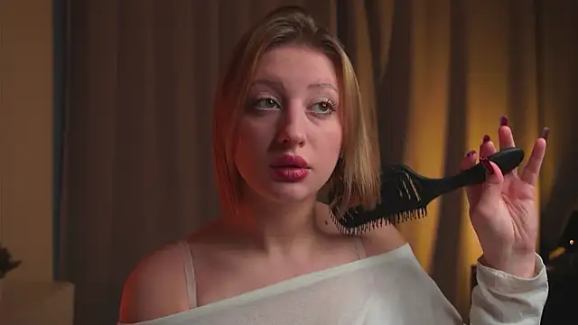 Snapshot of milasmiu chatting on 11.29.25 milasmiu online show from 11.29.25