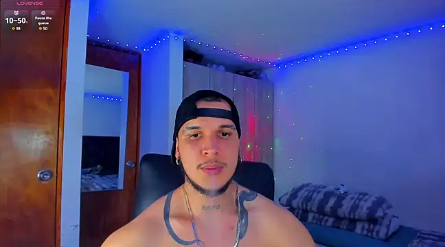 Snapshot of austinoficial chatting on 03.21.25 austinoficial online show from 03.21.25