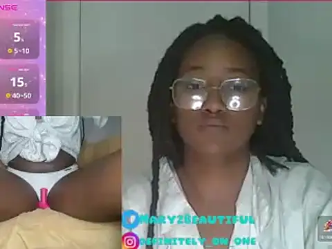 Snapshot of dragdemballznme chatting on 01.11.25 dragdemballznme online show from 01.11.25