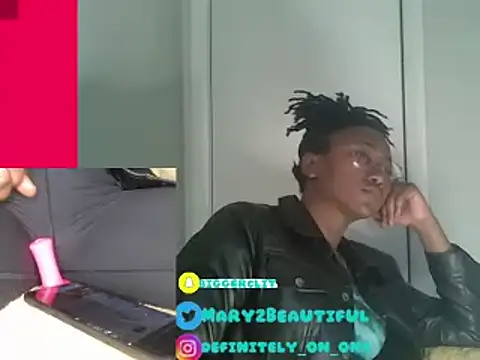 Snapshot of dragdemballznme chatting on 01.28.25 dragdemballznme online show from 01.28.25