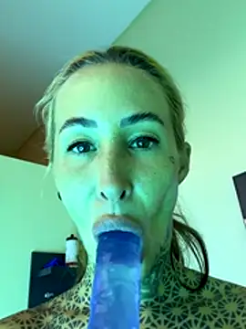 Black sweet Rose online show from 12.22.25