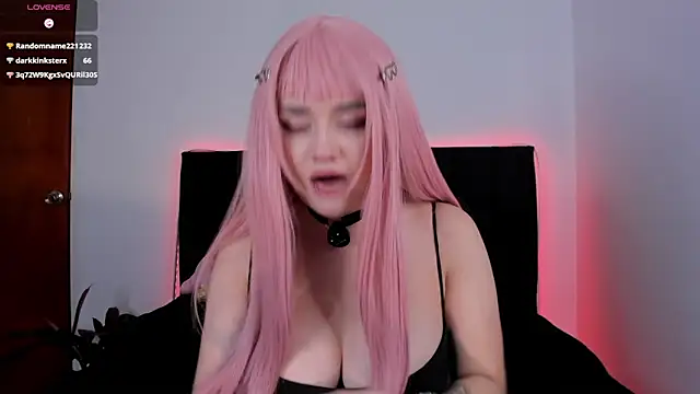 Snapshot of raven__white1 chatting on 02.21.25 raven white1 online show from 02.21.25