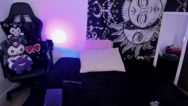 Snapshot of raven__white1 chatting on 10.11.25 raven white1 online show from 10.11.25