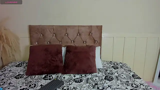 Natashawool1 online show from 01.30.25