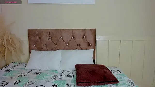 Natashawool1 online show from 02.12.25