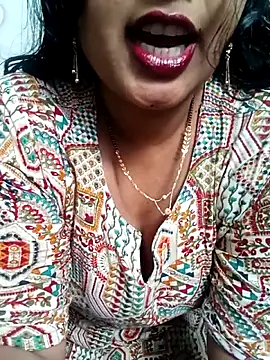 Snapshot of Haseena_Baby chatting on 12.16.25 Haseena Baby online show from 12.16.25