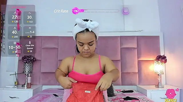 Snapshot of AnieRey chatting on 02.04.25 AnieRey online show from 02.04.25