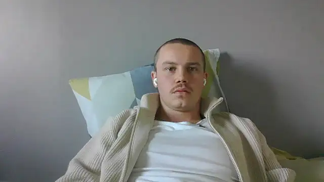 Snapshot of purplhouse chatting on 01.12.25 purplhouse online show from 01.12.25