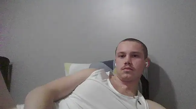 Snapshot of purplhouse chatting on 01.12.25 purplhouse online show from 01.12.25