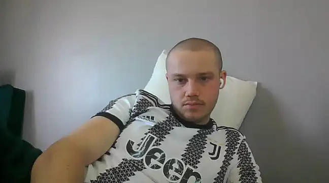 Snapshot of purplhouse chatting on 03.03.25 purplhouse online show from 03.03.25