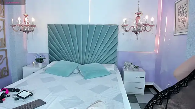 Aitana Hilton  online show from 09.16.25