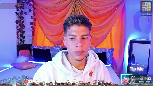 Snapshot of Ethan_Boyy chatting on 10.21.25 Ethan Boyy online show from 10.21.25
