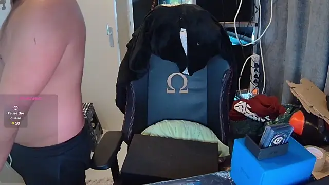 Snapshot of justinitt chatting on 01.28.25 justinitt online show from 01.28.25