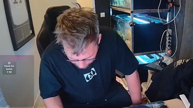 Snapshot of justinitt chatting on 02.02.25 justinitt online show from 02.02.25