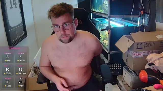 Snapshot of justinitt chatting on 02.04.25 justinitt online show from 02.04.25