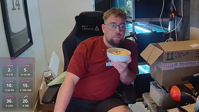 Snapshot of justinitt chatting on 02.05.25 justinitt online show from 02.05.25