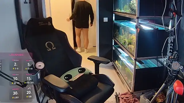 Snapshot of justinitt chatting on 02.08.25 justinitt online show from 02.08.25