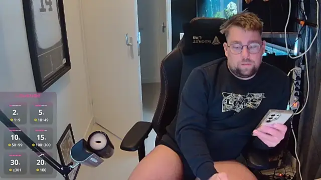 Snapshot of justinitt chatting on 02.08.25 justinitt online show from 02.08.25